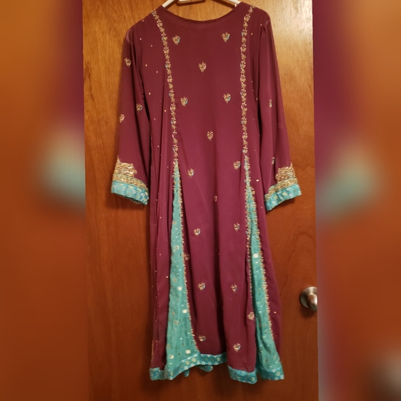 Pakistani Suit - Picture 3 of 5